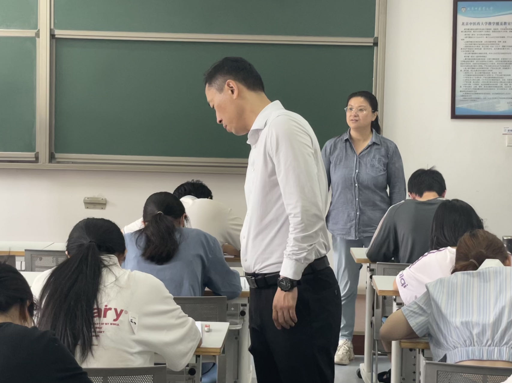 1687826522745079733.jpg william威廉中文官网开展2023年春季学期期末考试巡查工作1.jpg